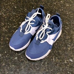 Nike Women’s Huarache City Low - Navy - Size 8